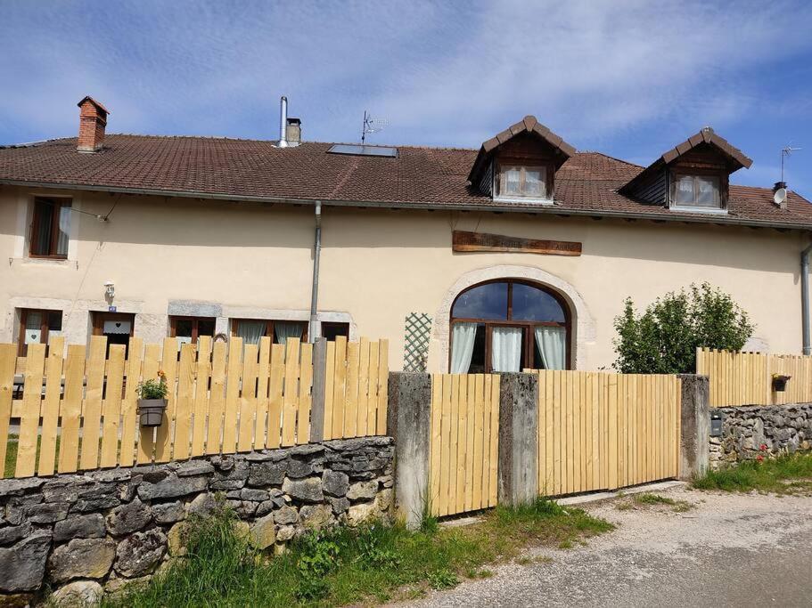 Les Cabanes De Pellier Charcier Buitenkant foto